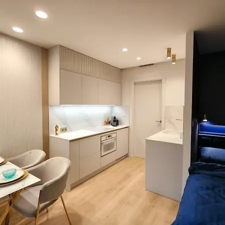 Boutique Diorit With Garage And Terrace 아파트 Komín